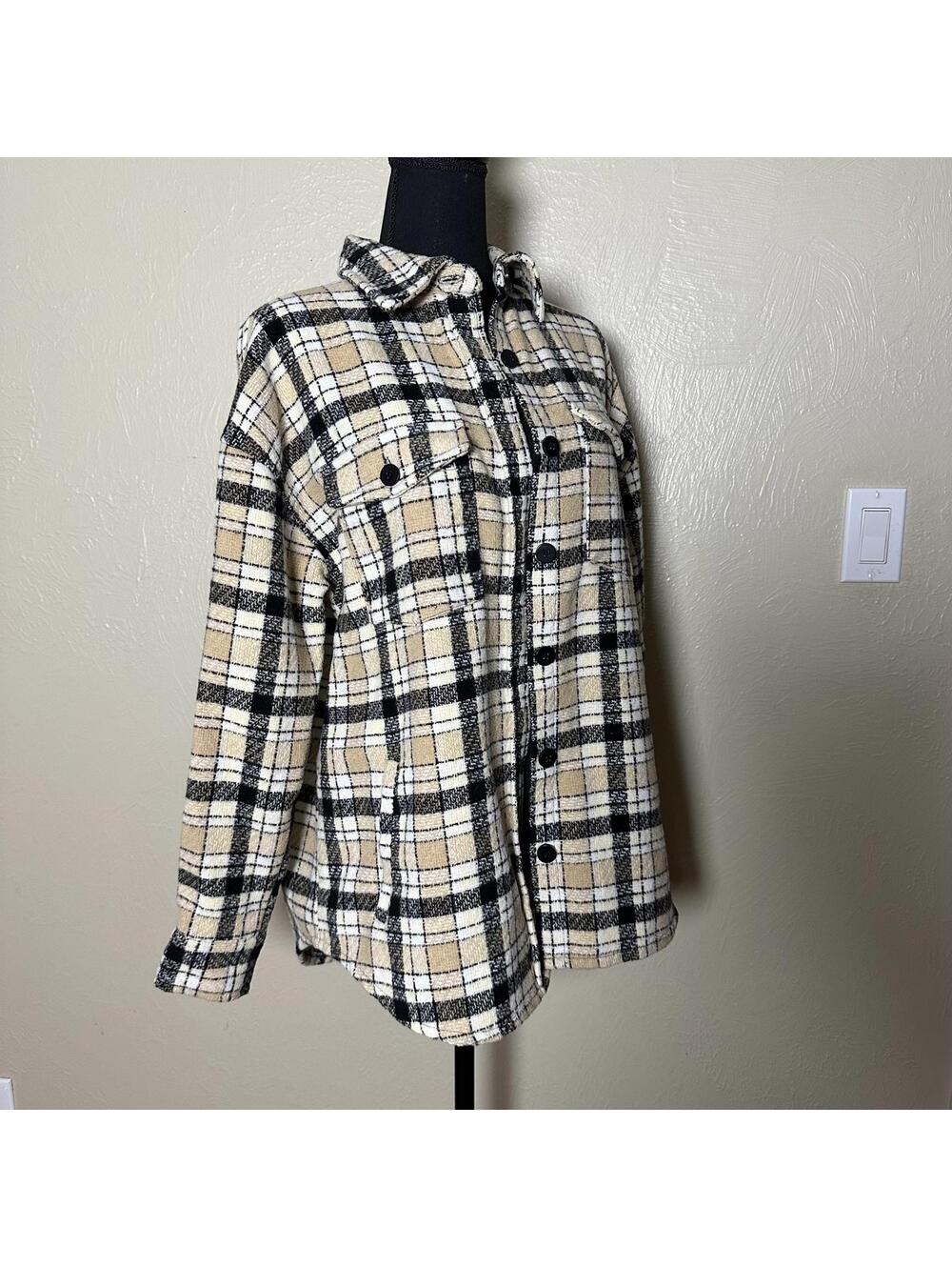 Forever 21 Plaid Shacket XS Beige Black Oversized Shirt Jacket Cozy Relaxed